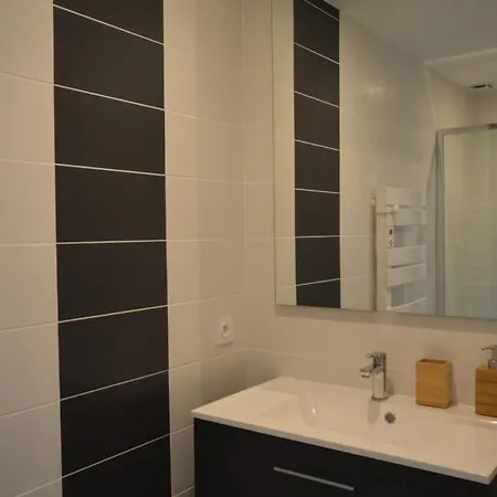 Uhaina Hossegor לינה וארוחת בוקר 3*