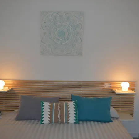 לינה וארוחת בוקר Uhaina Hossegor 3*